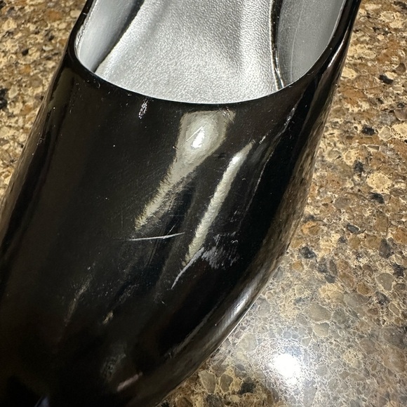 JACLYN SMITH, NWOT, WOMENS, BLACK PATENT HEELS. ALL MANMADE MATERIALS. SIZE 8W - Picture 10 of 11